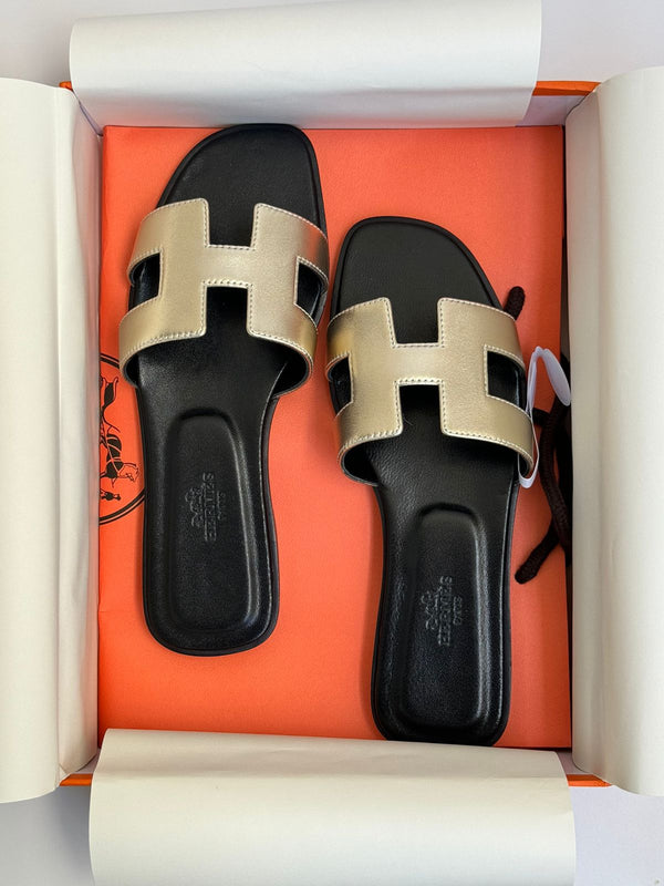𝐇 Oran Leather Flat Sandals
