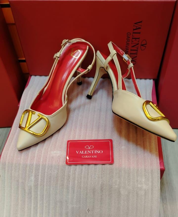 V - Logo Slingback Pumps - Saadstore