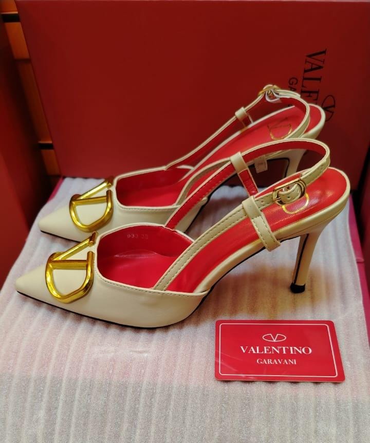 V - Logo Slingback Pumps - Saadstore