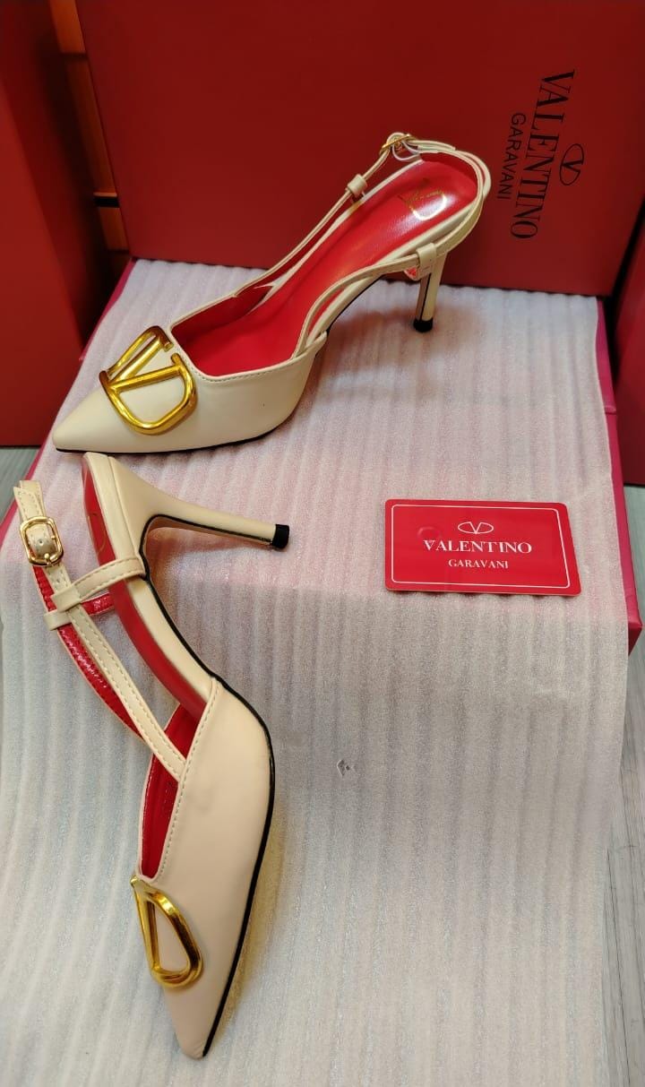 V - Logo Slingback Pumps - Saadstore